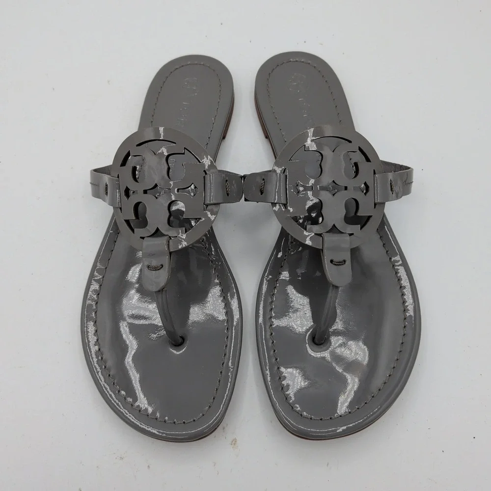 Tory Burch Miller Gray Patent Leather Thong Logo Sandals Womens 8M 5930